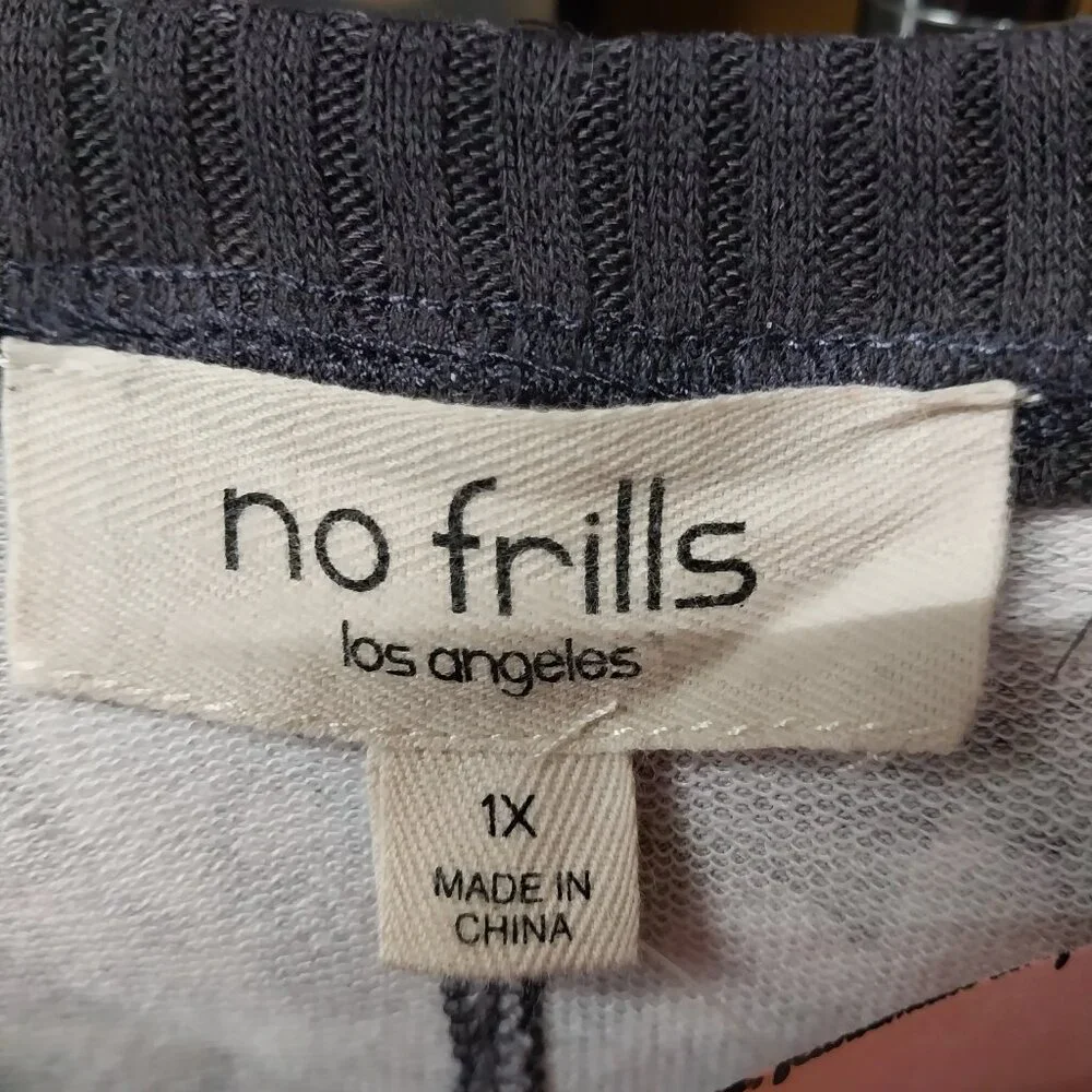 3244 Size XL No Frills Upcycled Sweat Shirt With Quilted Flower Insert. - Picture 7 of 8